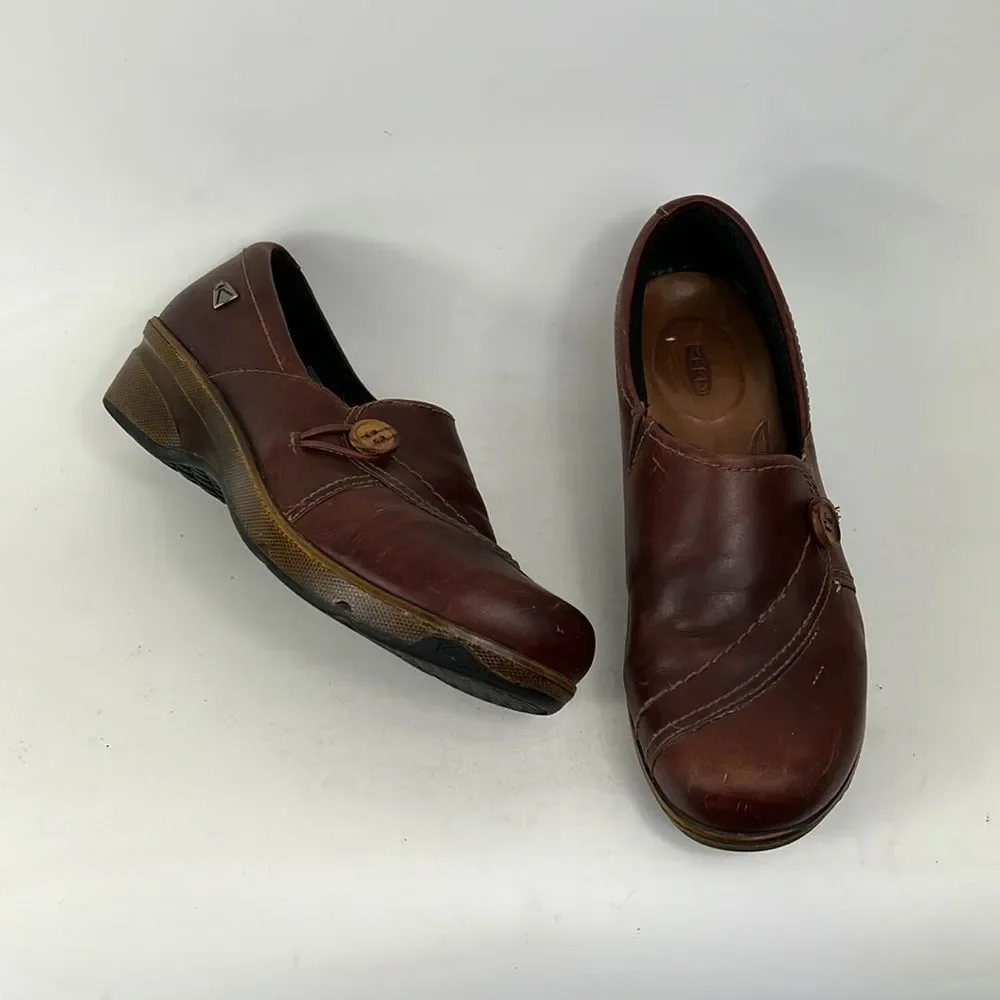 Keen brown tan minimalist button leather slip on clogs us women's size 10